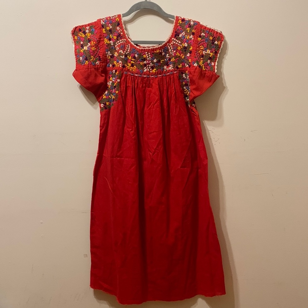 Super unique floral Mexican embroidery Red Dress. Small. Vintage.